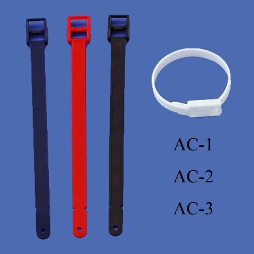 Plastic luggage belt tag loop